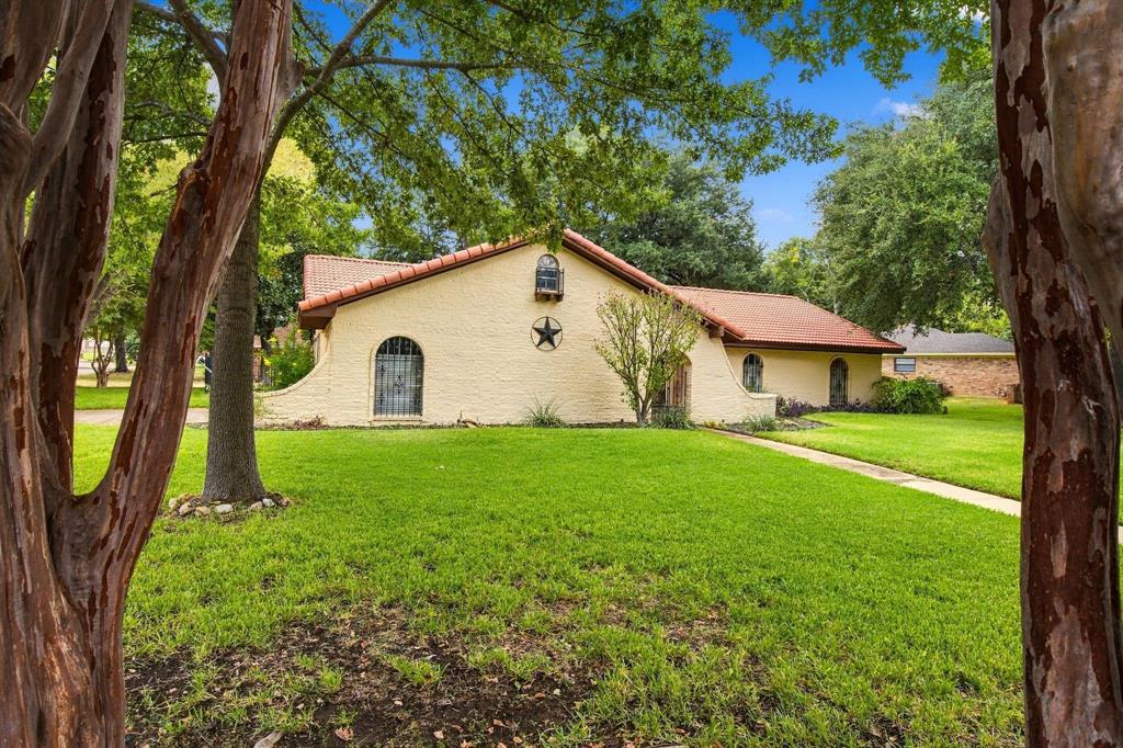 2201 Scarlet Lane