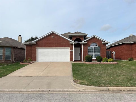 Photo of 10625 Big Oak Drive, Fort Worth, TX 76131 (MLS # 21425368)