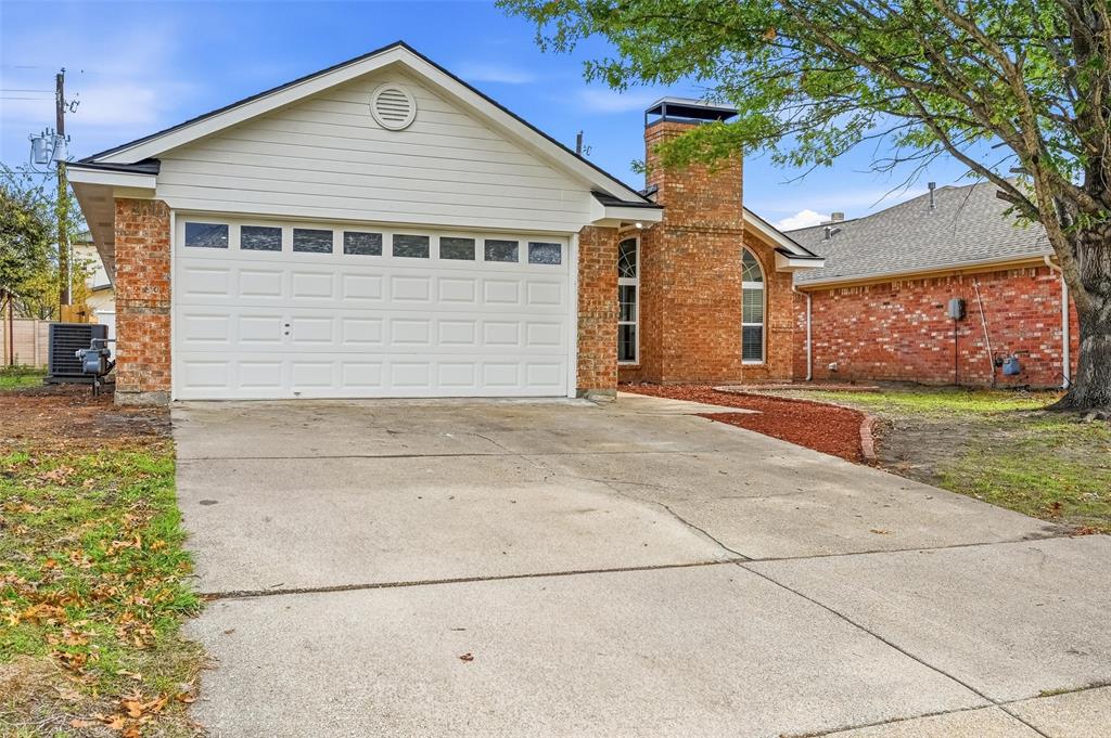 1005 Meadow Circle N