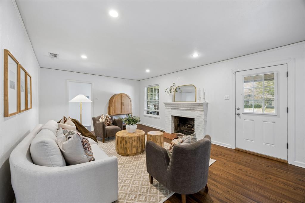 9262 Forest Hills Boulevard