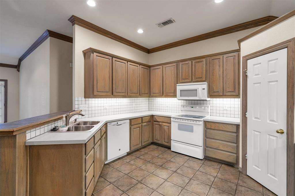 Country Club Pl-Rev - Residential