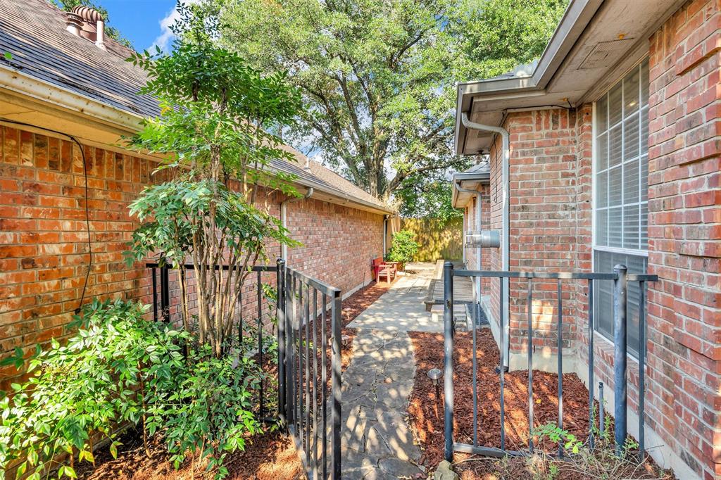 Country Club Pl-Rev - Residential