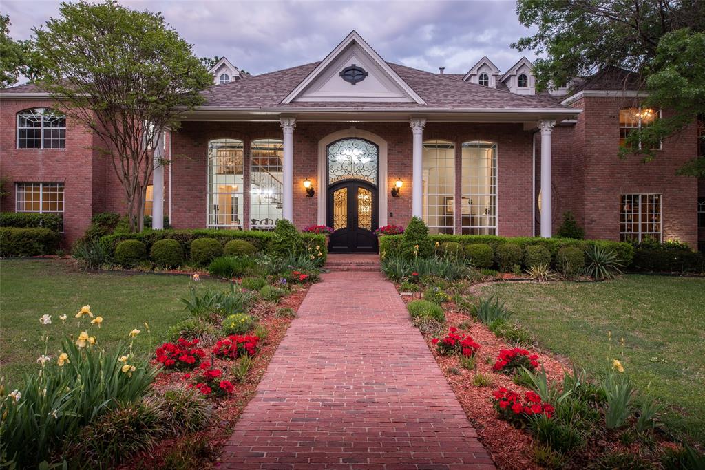 880 River Oaks Drive