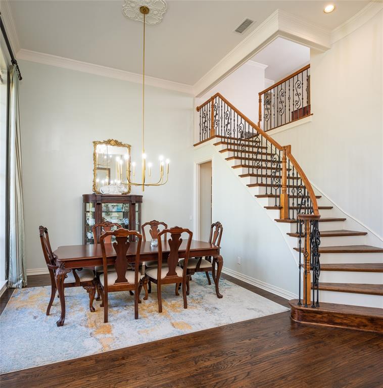 880 River Oaks Drive