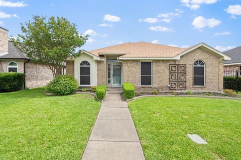 Photo of 2124 Emerald Oaks, Mesquite, TX 75181 (MLS # 21286095)