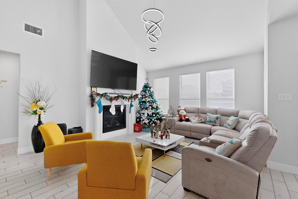 Venetian At Weston, Ph 1 - Residential Lease