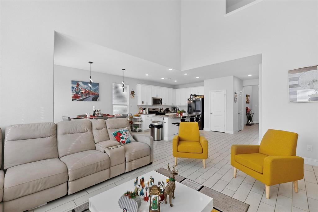 Venetian At Weston, Ph 1 - Residential Lease