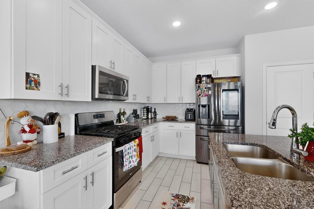 Venetian At Weston, Ph 1 - Residential Lease