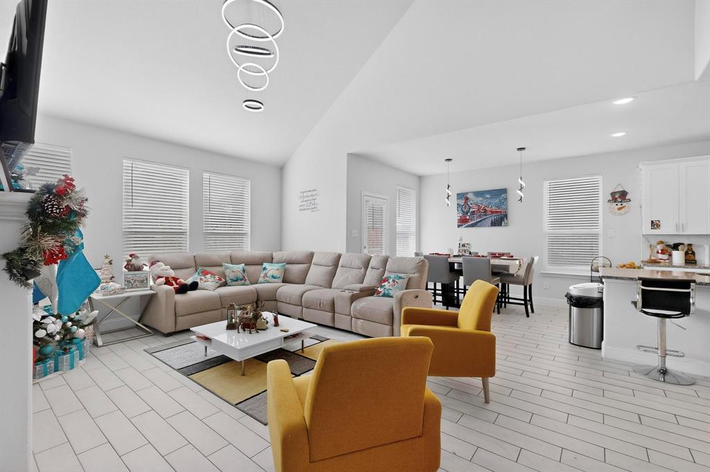 Venetian At Weston, Ph 1 - Residential Lease