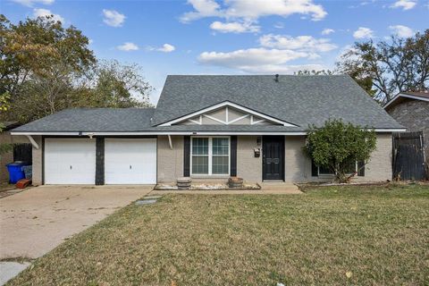 702 Shelmar Drive Euless TX 76039