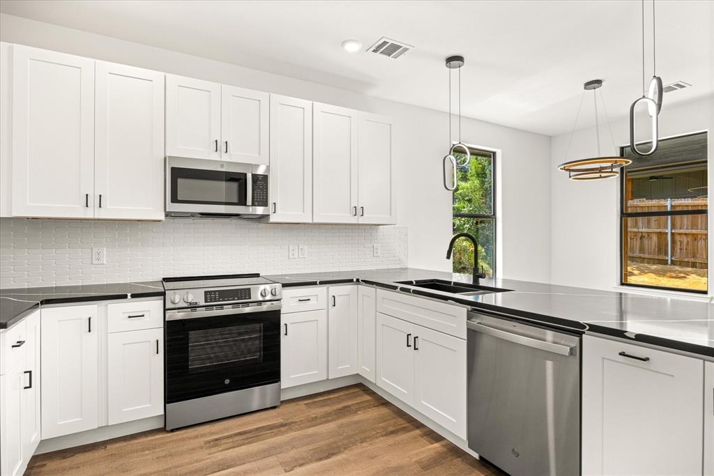 5915 Black Pine Circle