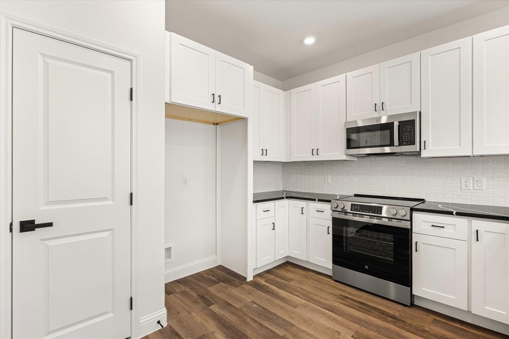 5915 Black Pine Circle