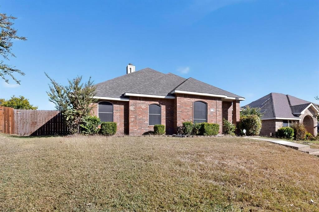 Photo of 1933 Parkdale Drive, Mesquite, TX 75149 (MLS # 21095211)