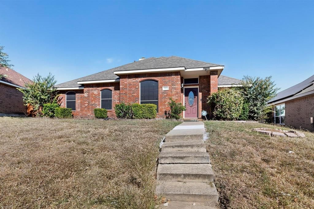 Photo of 1933 Parkdale Drive, Mesquite, TX 75149 (MLS # 21095211)