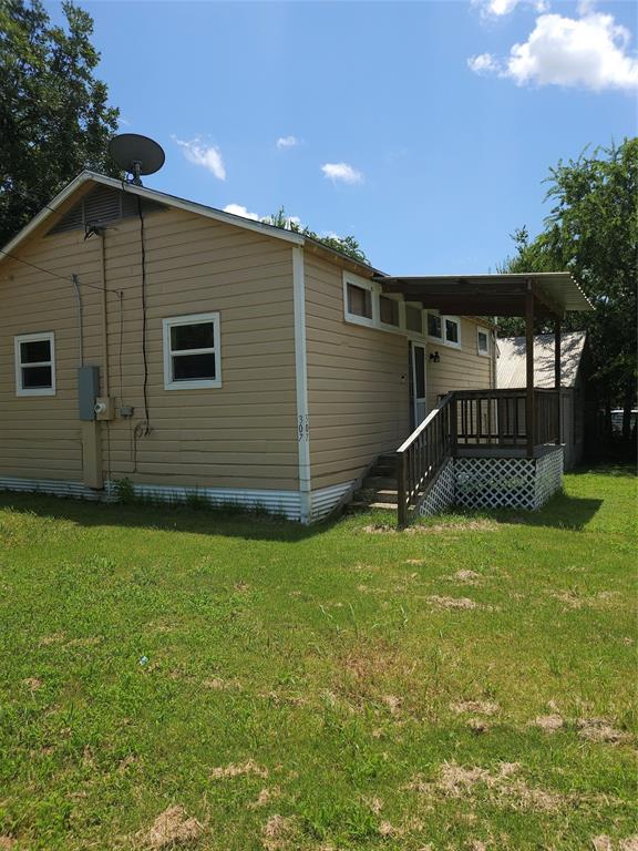 307 E River