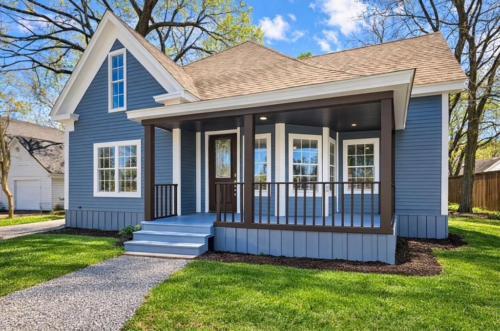 Photo 1 of 15 — 415 W 7th Street, Bonham, TX 75418