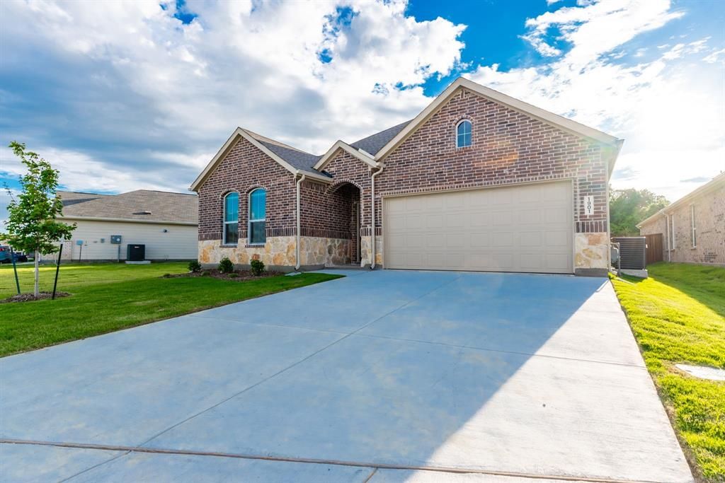 Photo of 1901 Nokota Parkway, Providence Village, TX 76227 (MLS # 21273274)