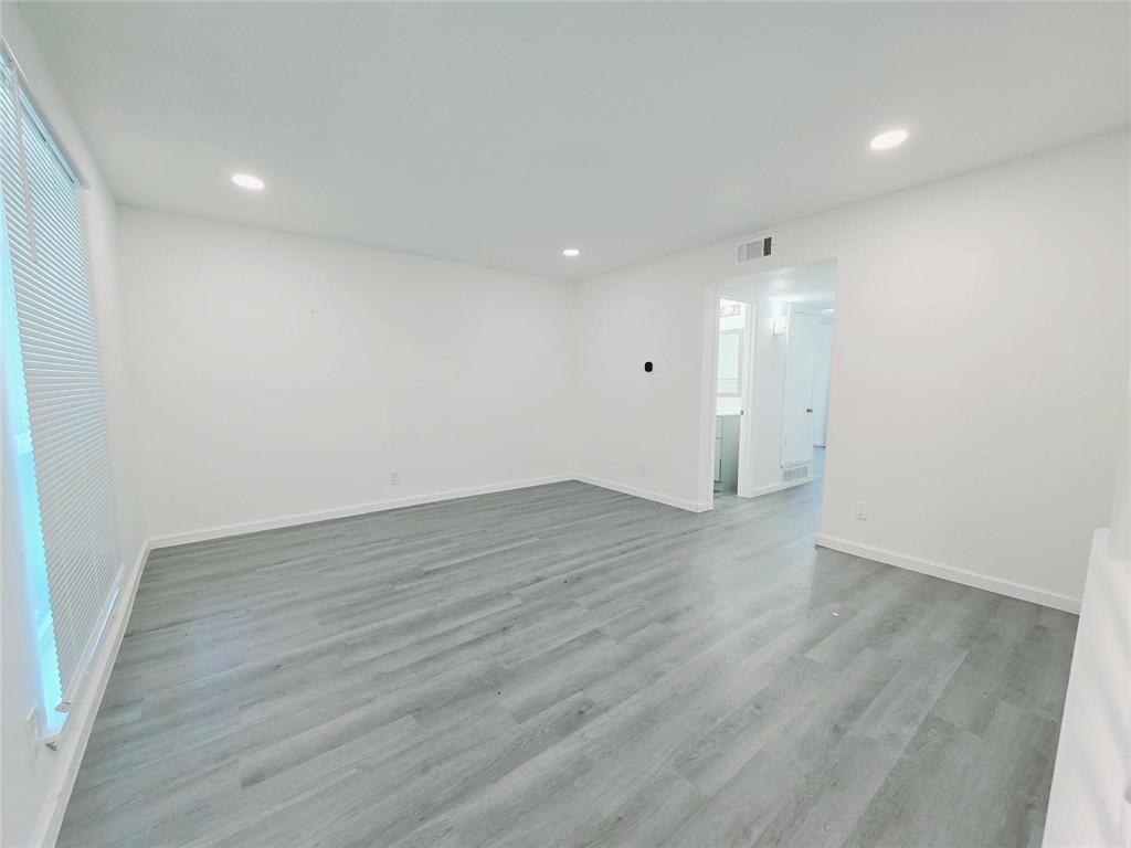 620-622 Royal Crest Drive