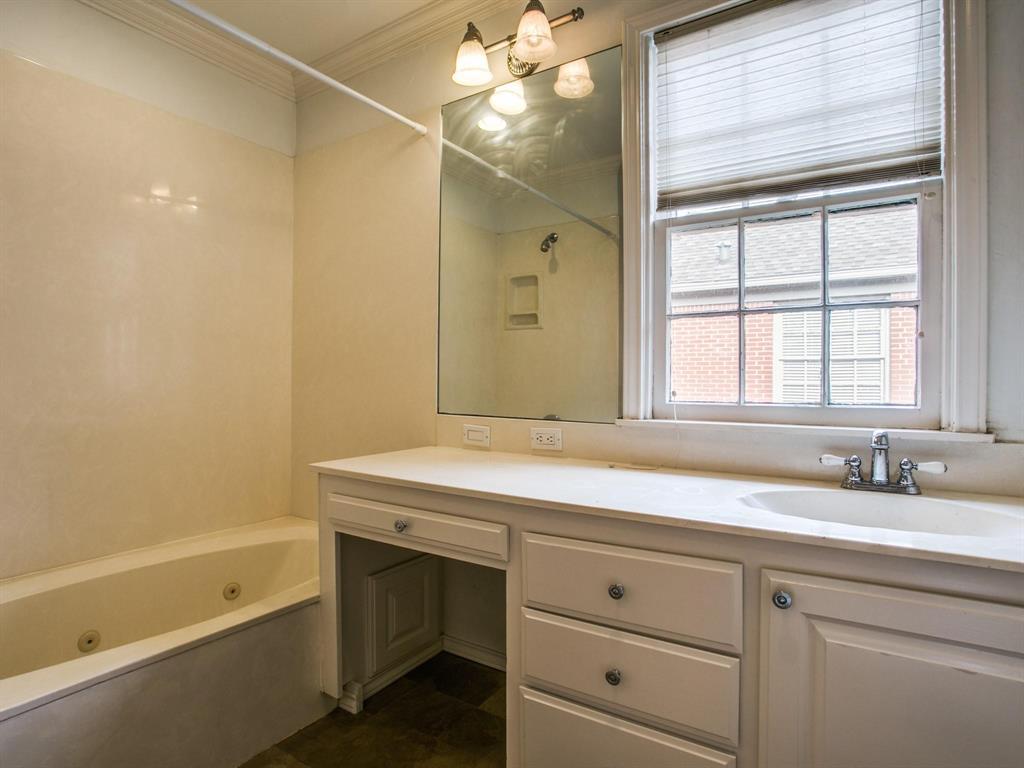 PRESTON PLACE 4 - Residential Lease