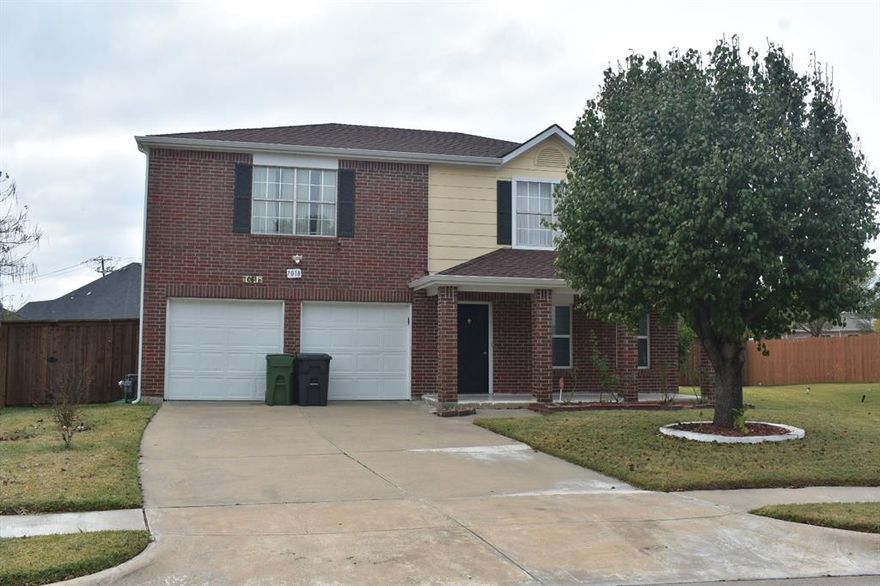 Welcome to this spacious 4-bed, 2.5-bath home tucked inside the quiet Windtree Ridge community of Southeast Arlington. Sitting on a generous oversized lot, this two-story property offers nearly 2,400 sq ft of flexible living space designed for comfort, gatherings, and everyday function.
Step inside to multiple living areas, including a formal living or dining space and a large main living room perfect for relaxing or entertaining. The kitchen features an island, ample cabinet storage, and an open breakfast area overlooking the backyard. All bedrooms are privately located upstairs, including a large primary suite with a garden tub, separate shower, and walk-in closet.
Outside, enjoy a spacious backyard with plenty of room for outdoor living, pets, or future upgrades. The home includes an attached 2-car garage, covered patio, and a long driveway for additional parking.
Conveniently located near parks, schools, shopping, and major highways including I-20 and 360, this home offers a blend of comfort, space, and accessibility in one of Arlington’s most established neighborhoods.