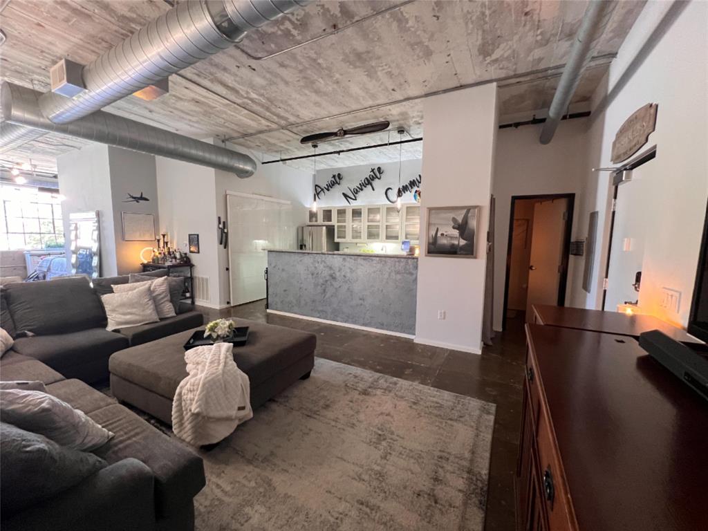 120 Saint Louis Avenue 203