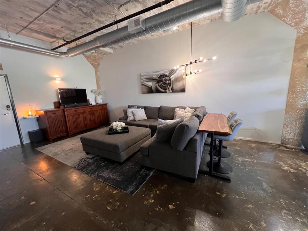 120 Saint Louis Avenue 203