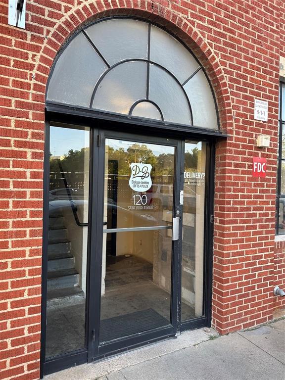 120 Saint Louis Avenue 203