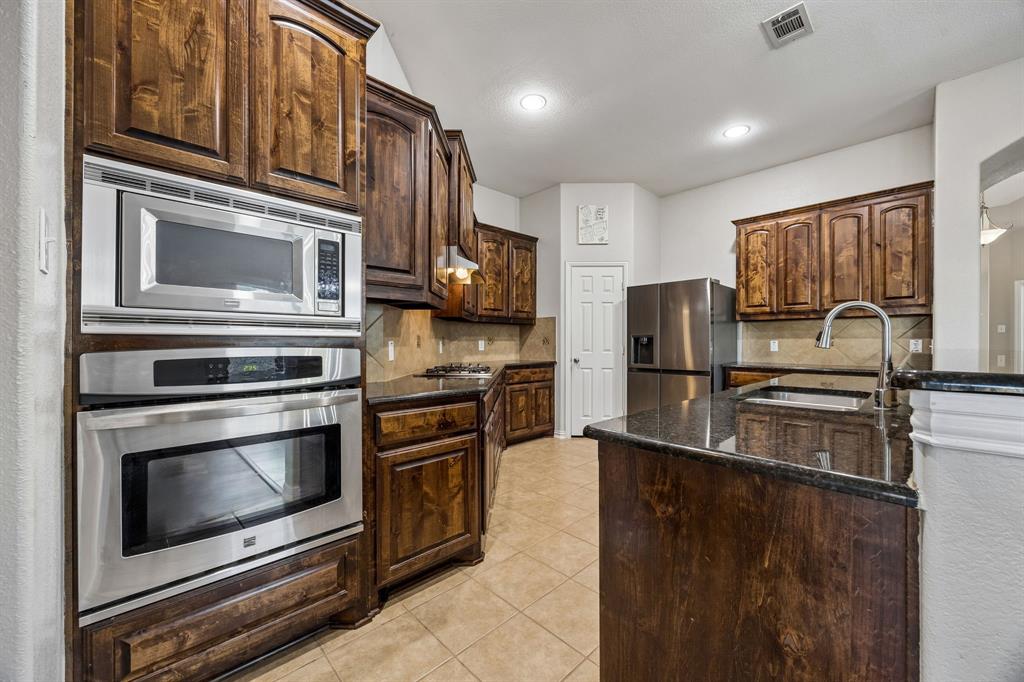 833 Glenmere Court