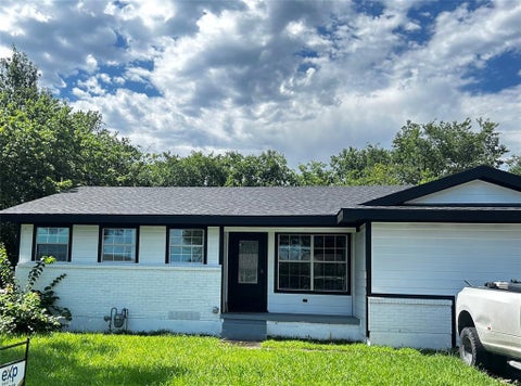 Photo of 110 E Cunningham Street, Bonham, TX 75418 (MLS # 21312876)