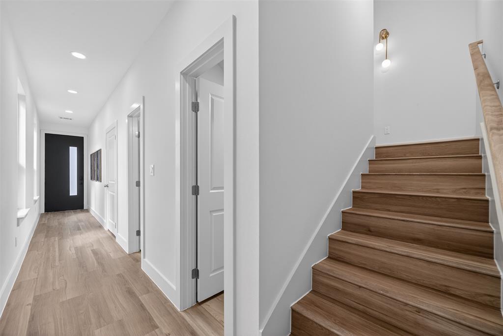 Lincoln Manor - Residential