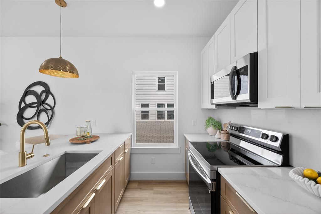 Lincoln Manor - Residential