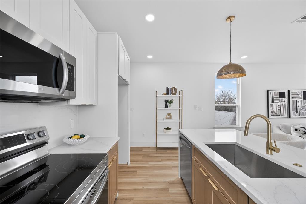 Lincoln Manor - Residential