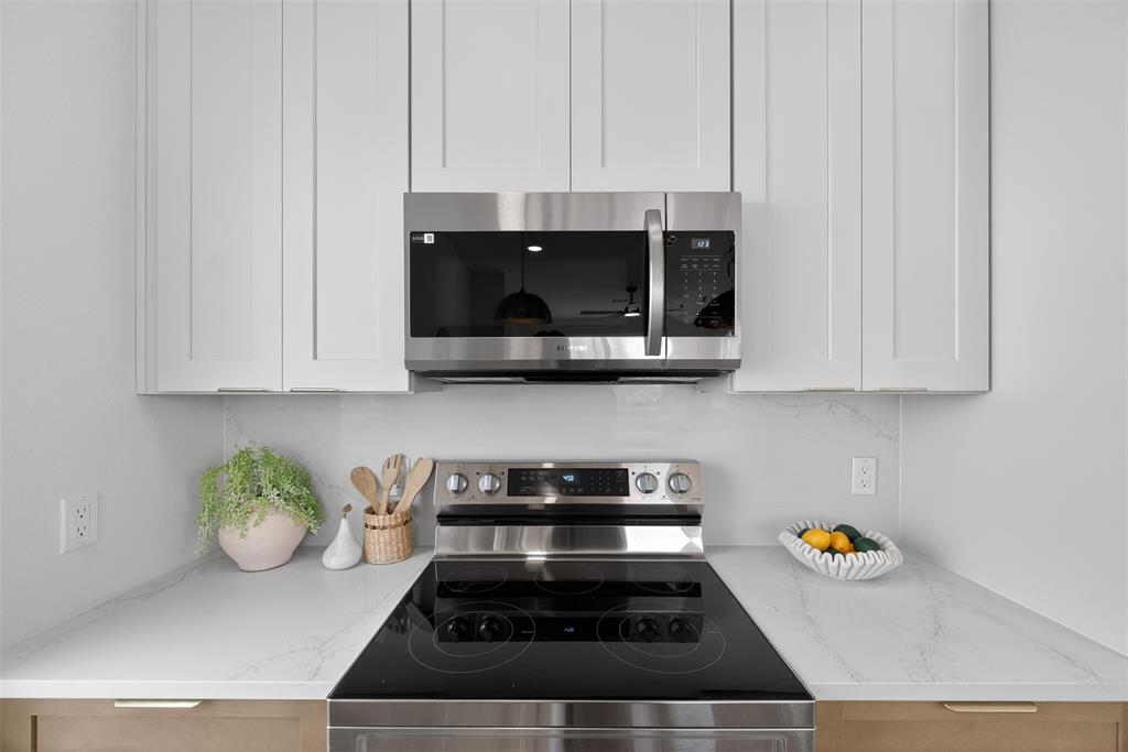 Lincoln Manor - Residential