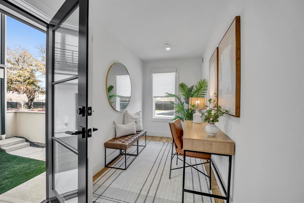 7207 Gaston Avenue 906