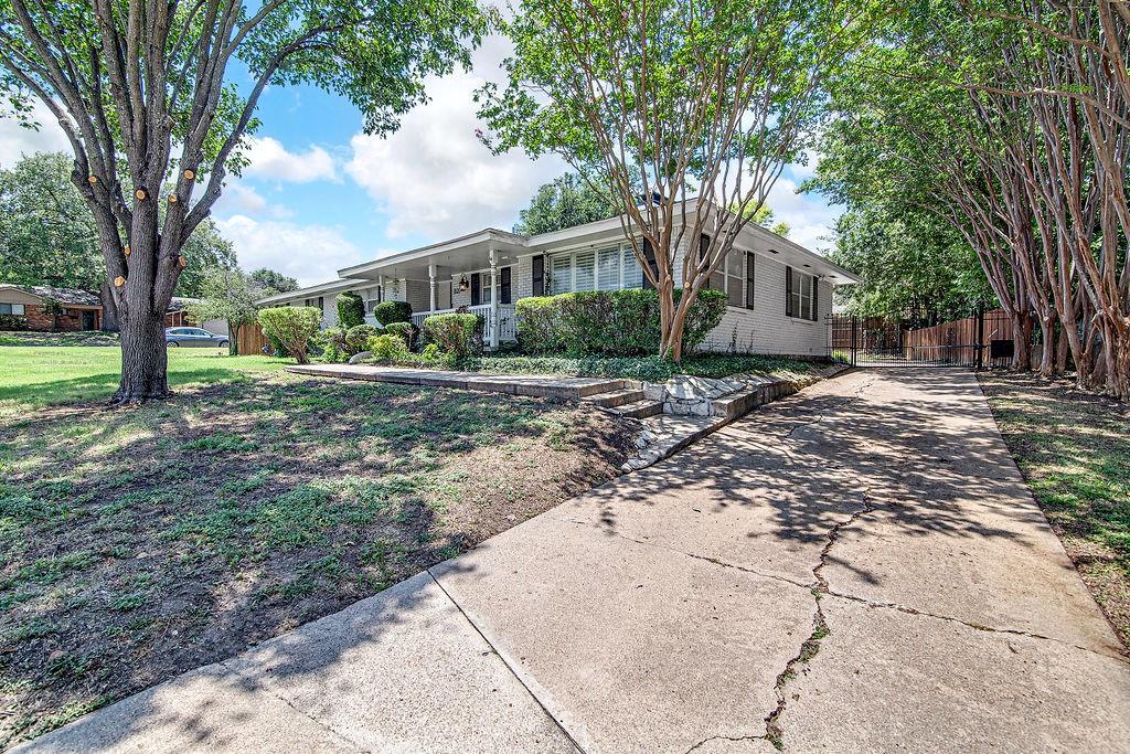 1820 Ridgmar Boulevard