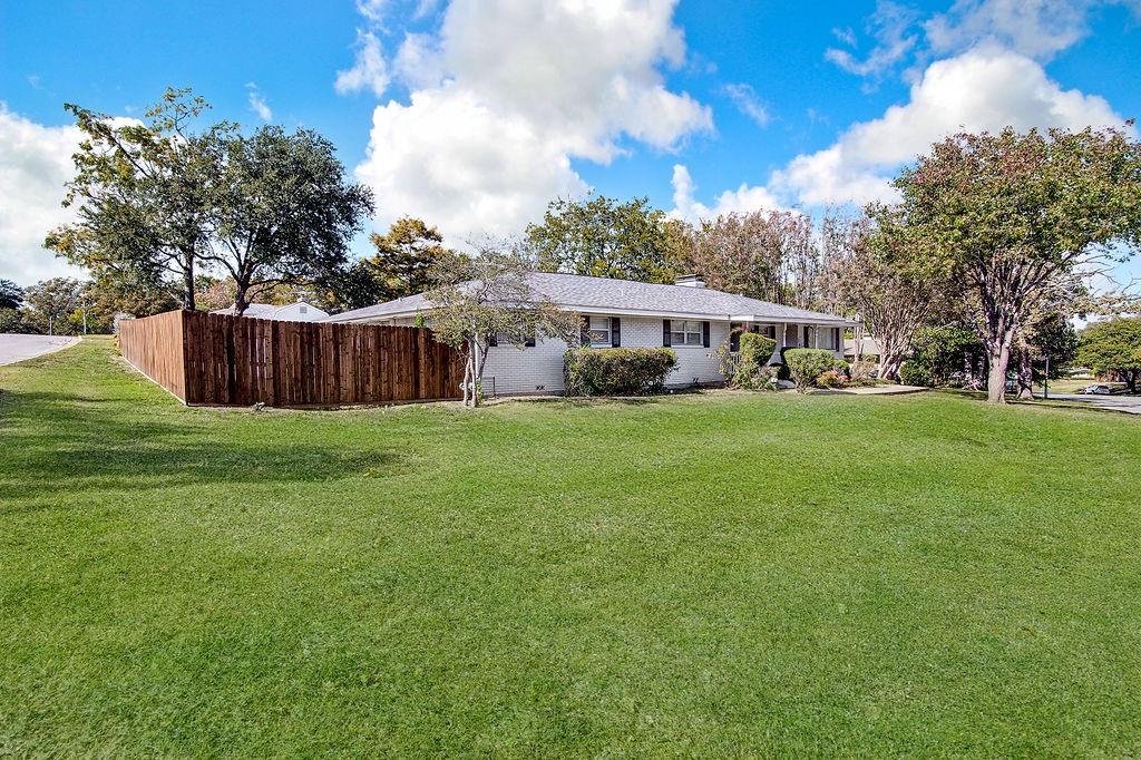 1820 Ridgmar Boulevard