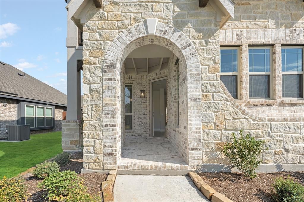 1121 Hackberry Lane