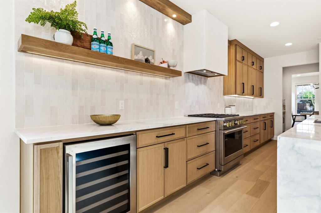 5550 Vickery Boulevard