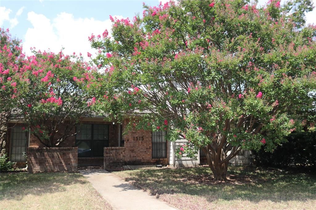 Photo of 1515 Cherrycrest Street, Dallas, TX 75228 (MLS # 21339130)