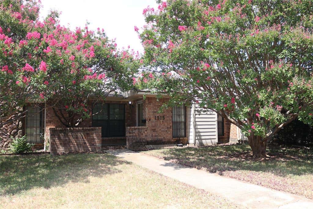 Photo of 1515 Cherrycrest Street, Dallas, TX 75228 (MLS # 21339130)