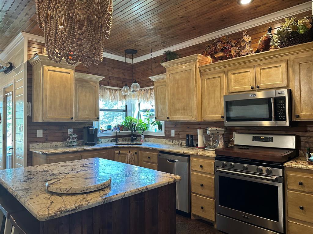 561 Oak Circle