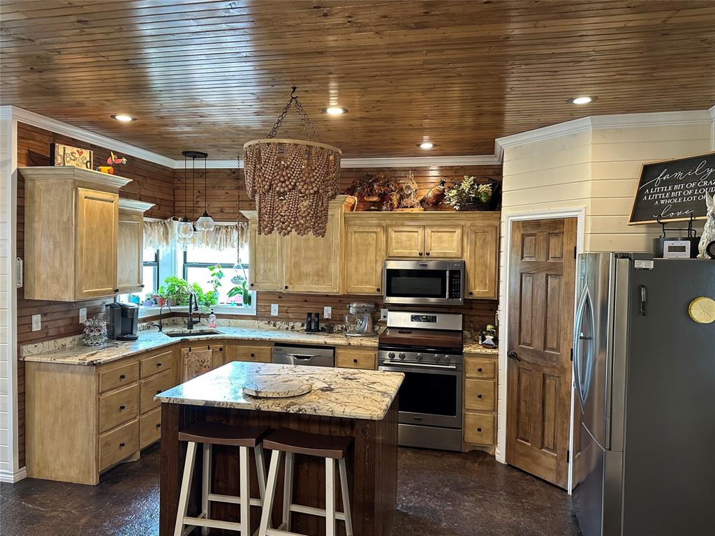 561 Oak Circle