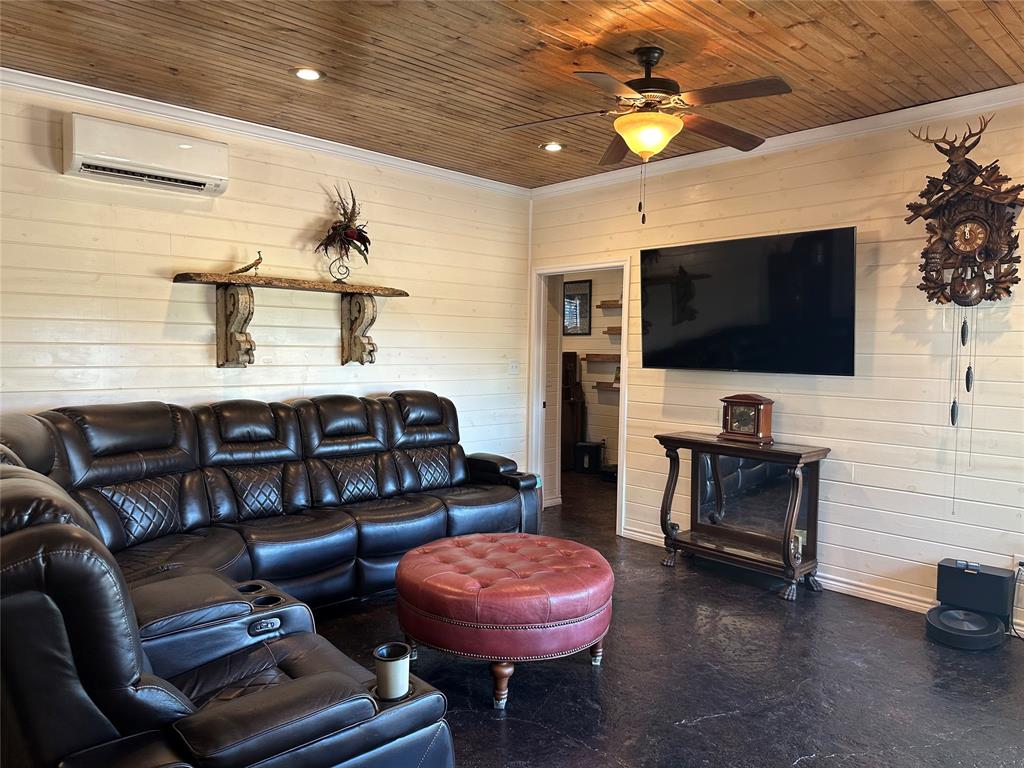 561 Oak Circle