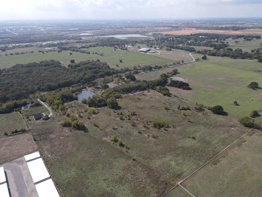 Beautiful piece of land in a rapidly growing area. No floodzone, close to Hwy 380 and US 377, electric and water at the road.