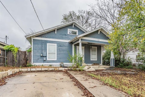 Photo of 212 N Ruddell Street, Denton, TX 76205 (MLS # 21404772)