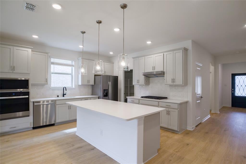 1709 Blackbird Lane
