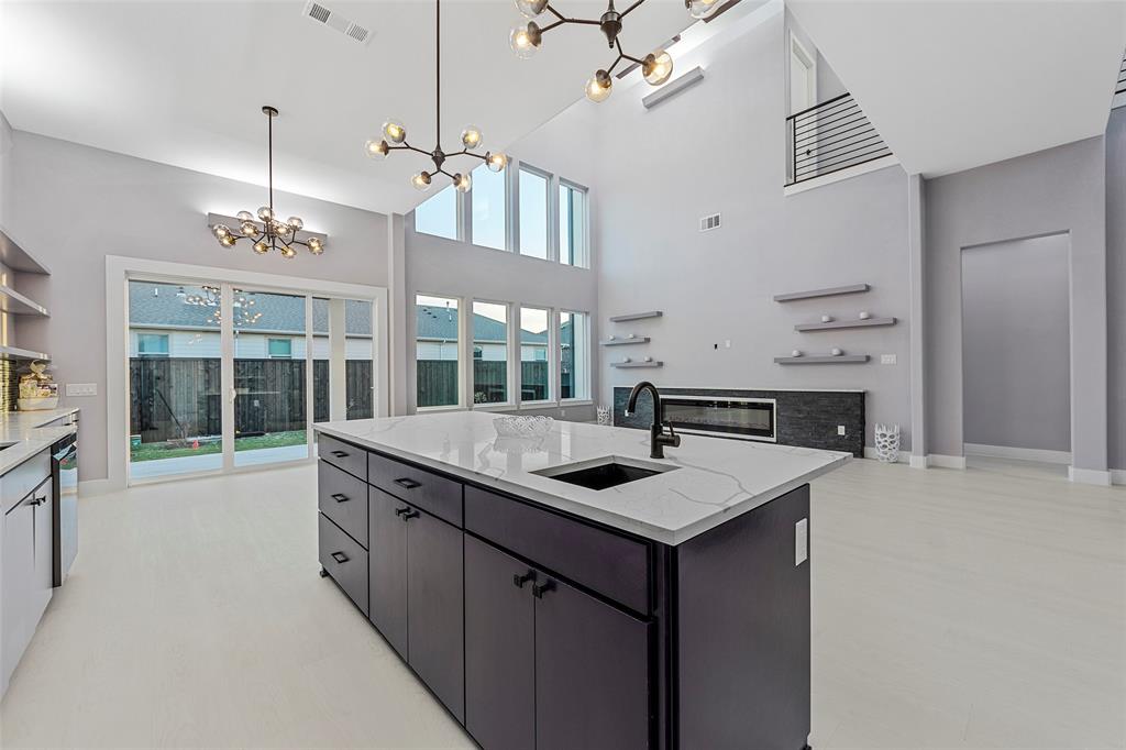 VALENCIA ESTATES - Residential