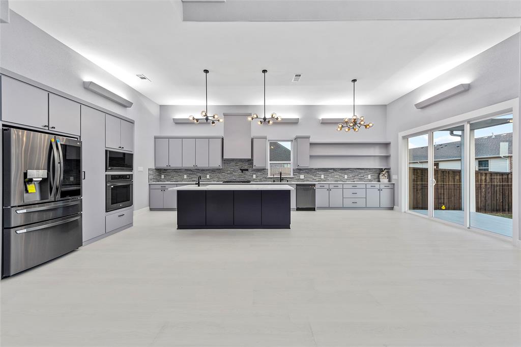 VALENCIA ESTATES - Residential