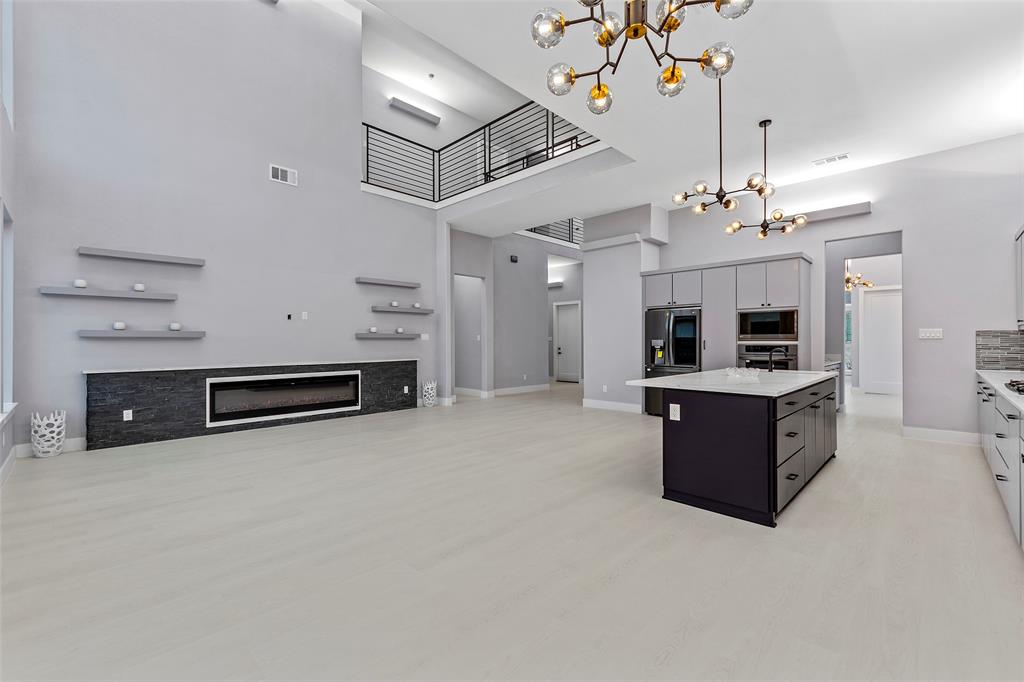 VALENCIA ESTATES - Residential