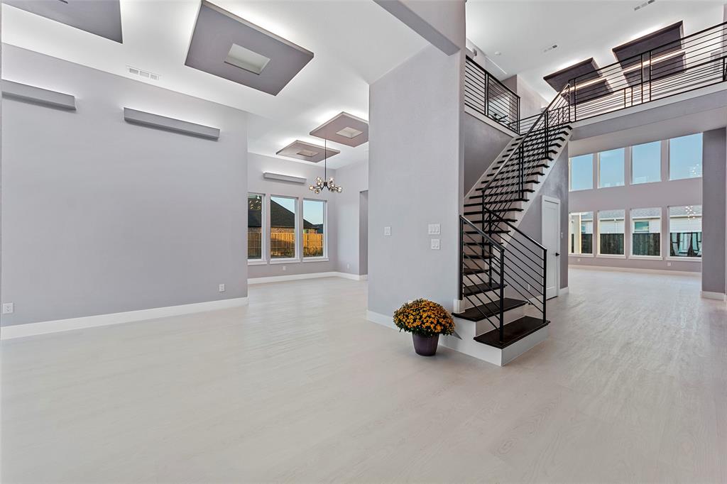 VALENCIA ESTATES - Residential